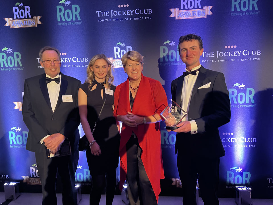 Ben Liles receiving the RoR Elite Eventing Champion Award for 2022 from Clare Balding with Frenchie’s co-owners Phil and Charlie Ainsworth